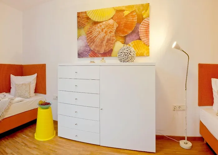 Strandburg App 3 *